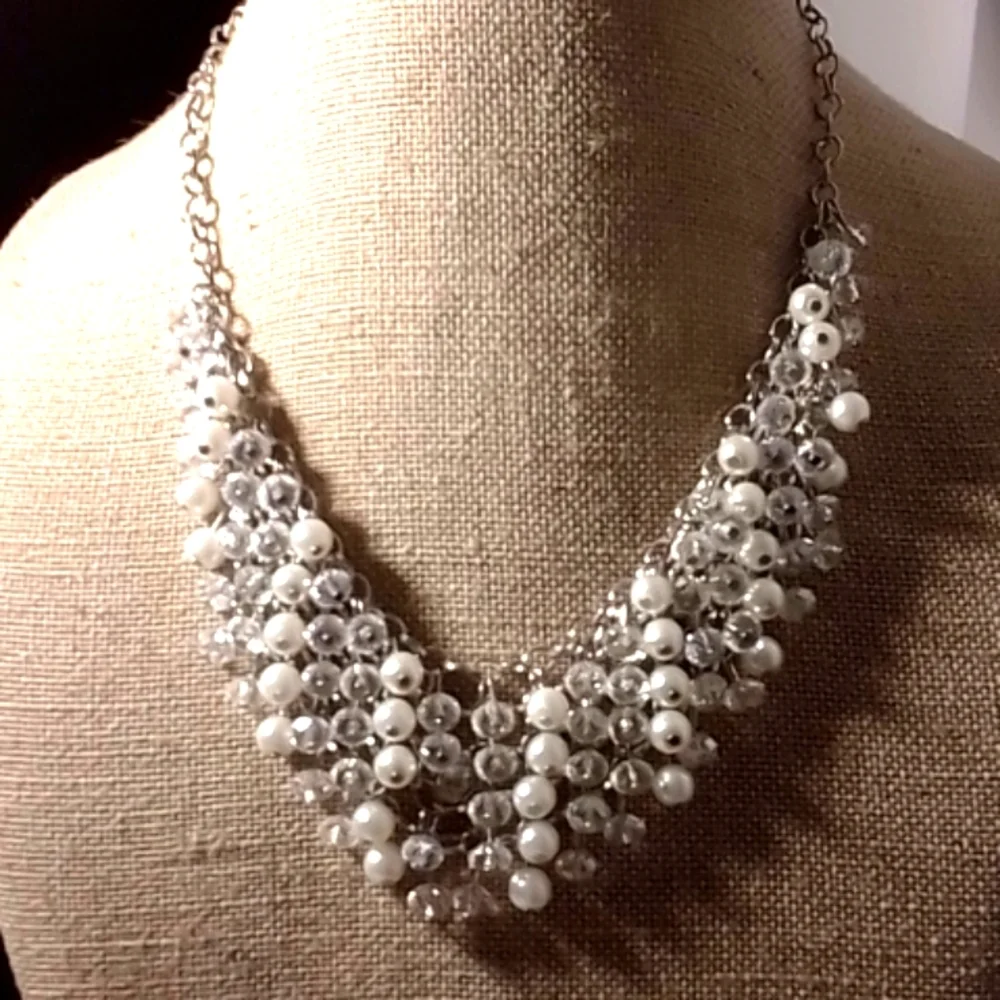 Faux Crystal and faux Pearl Necklace - Picture 2 of 4